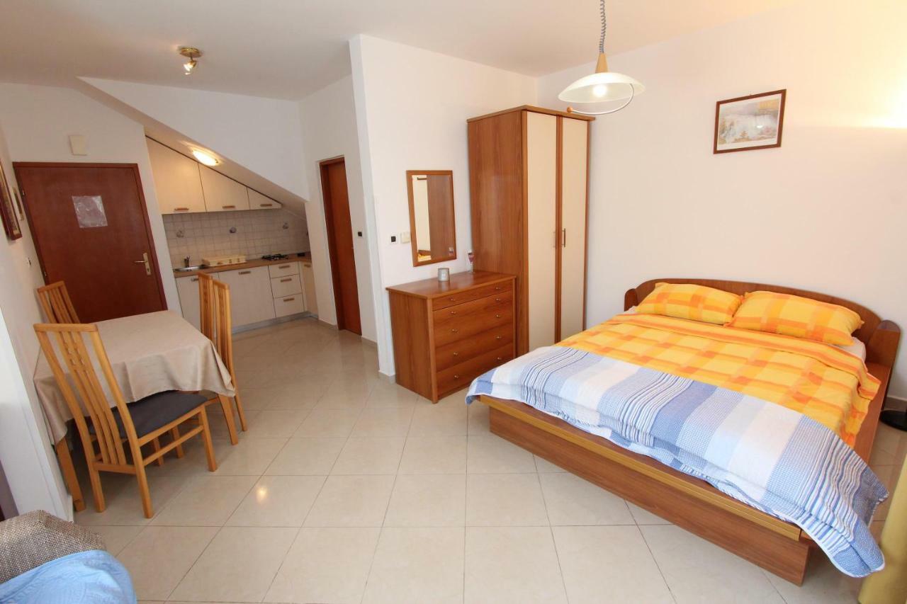 Apartments Villa Mara Ровинь Экстерьер фото